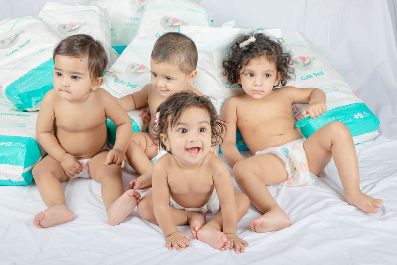 Baby Diaper Cute Seal - Canadian Premium Baby Diapers - Medium - 52 pcs (Tape Type) - M